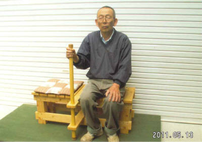 支柱付木製ベンチ使用例