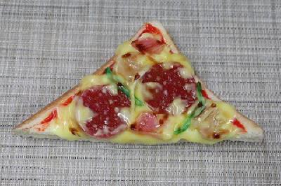 ピザトースト半カット