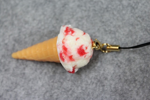 株式会社 東京美研‐食品サンプル・企画・製造‐ バニラストロベリーアイス